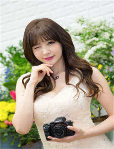 女孩花啾玩